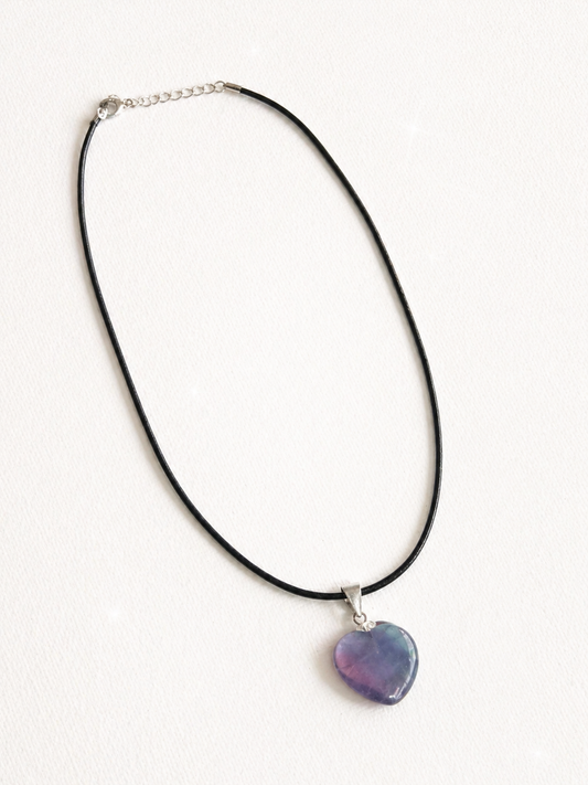 Colgante Mineral Fluorita en forma corazón - Claridad y Equilibrio