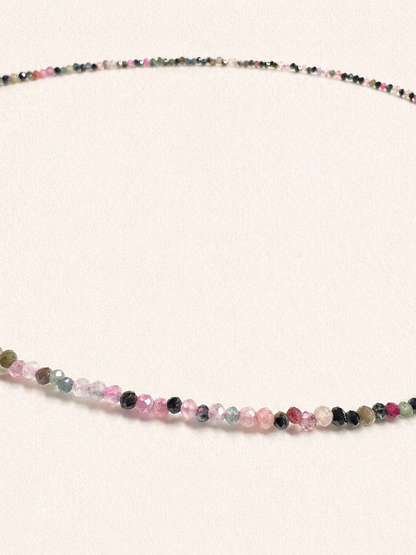 Gargantilla de Turmalina de colores con esferas facetadas de 2 mm - Equilibrio y Protección